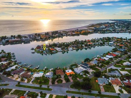 10103 Tarpon Dr, TREASURE ISLAND, FL, 33706-3122 | Card Image