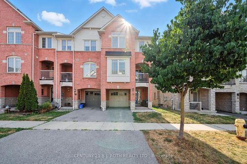 32 Linnell St, Ajax, ON, L1Z0K8 | Card Image
