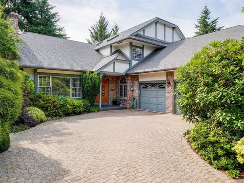 3913 Gibson Crt, Victoria, BC, V8N6E2 | Card Image