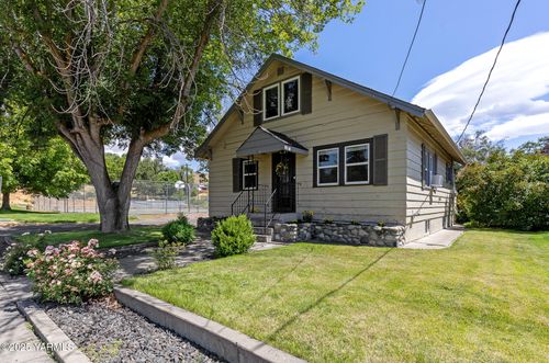 319 Naches Ave, Naches, WA, 98937-8805 | Card Image