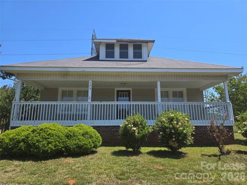 123 Charleston Dr, Mooresville, NC, 28117-9748 | Card Image