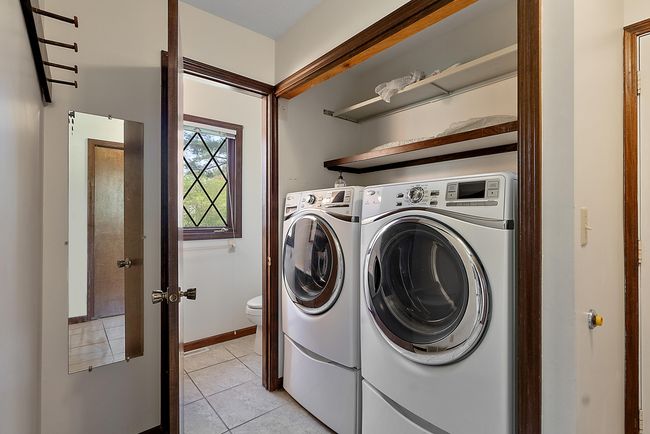 Main floor Laundry | Image 17