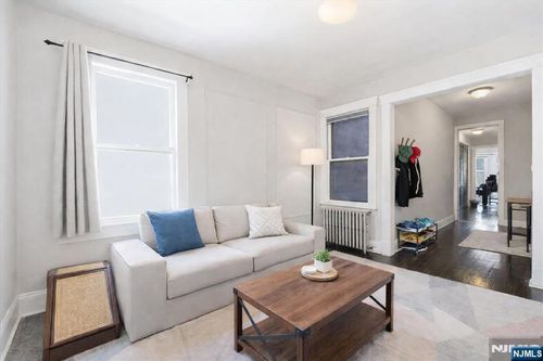 33 Thorne St, Jersey City, NJ, 07307-2821 | Card Image