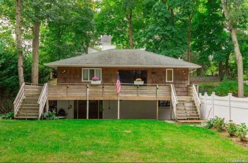 31 Apricot Rd, Rocky Point, NY, 11778-9533 | Card Image