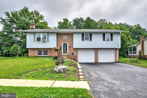 539 N Lime St, ELIZABETHTOWN, PA, 17022-1422 | Card Image