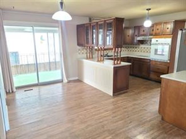 961 15 St S, House detached with 6 bedrooms, 2 bathrooms and 5 parking in Lethbridge AB | Image 9