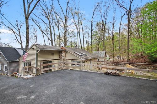 9 Wildwood Dr, Greenwood Lake, NY, 10925-2545 | Card Image