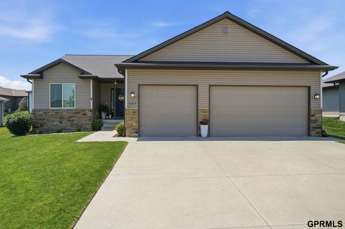 1211 Autumn Road, Hickman, NE, 68372 | Card Image
