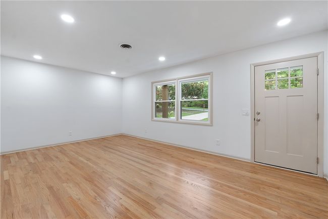 Living Room | Image 10