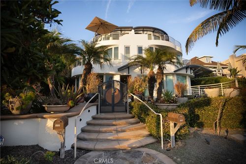 558 Cliff Dr, Laguna Beach, CA, 92651-1405 | Card Image