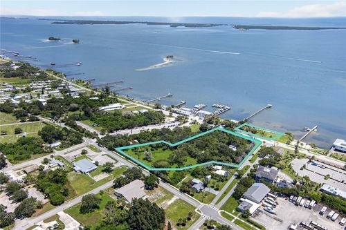 608 Davis St, Sebastian, FL, 32958-1609 | Card Image