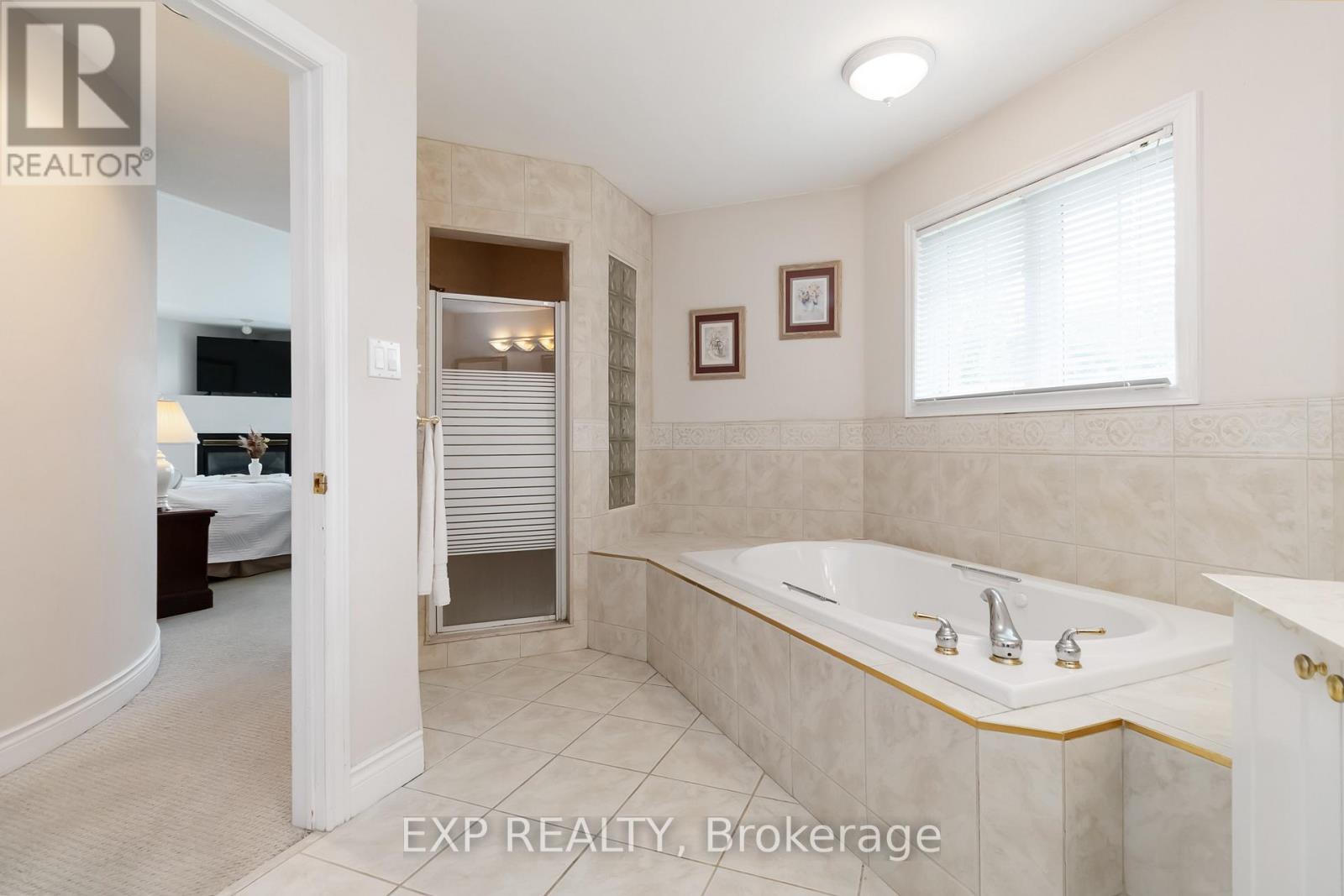 Residential in Burlington (Tyandaga) 5
