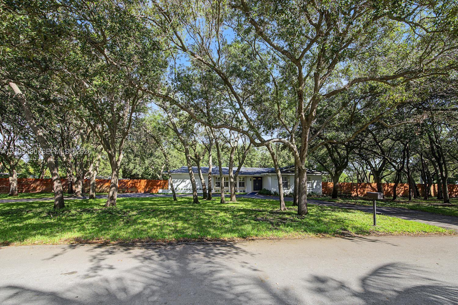 Residential Lease in Pinecrest 4