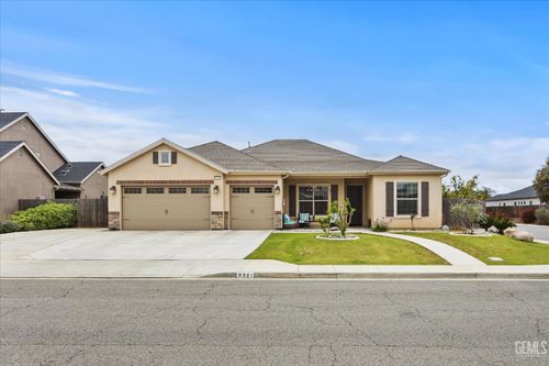 9321 Riviera Del Sol Drive, Bakersfield, CA, 93314 | Card Image