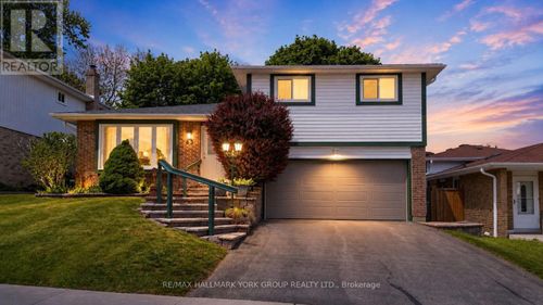 65 Porter St, Bradford, ON, L3Z1E9 | Card Image