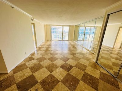 912 - 9195 Collins Ave, Condo with 1 bedrooms, 1 bathrooms and null parking in Surfside FL | Image 2