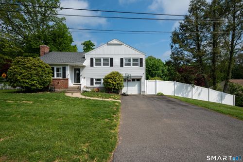 2 Berkshire Dr, Danbury, CT, 06811-4714 | Card Image