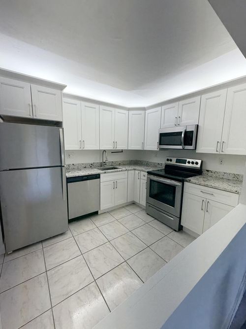 512-9235 Sw 8th Street, Boca Raton, FL, 33428 | Card Image