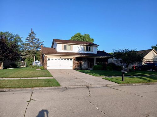 51569 Johns Dr, Chesterfield, MI, 48047-1411 | Card Image