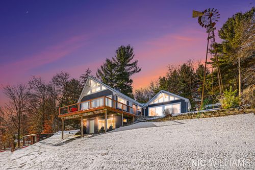 10848 Simpson West Private Dr, Greenville, MI, 48838-9431 | Card Image