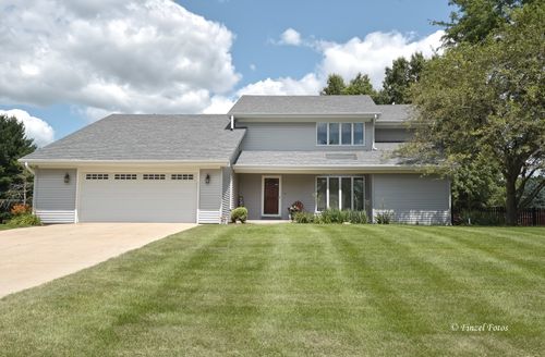 37W390 Linda Ln, Elgin, IL, 60124-4884 | Card Image