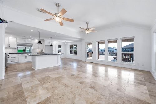 837 Marlin St, Bayou Vista, TX, 77563-2614 | Card Image