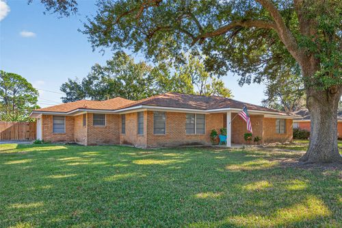 212 Lindsey Ave, Bay City, TX, 77414-3151 | Card Image