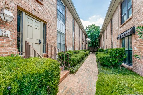 202-7815 Broadway, San Antonio, TX, 78209-2551 | Card Image