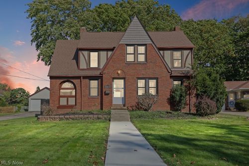 5901 Twin Lakes Dr, Parma, OH, 44129-3507 | Card Image