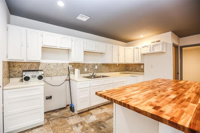 5507 Sassafras Ln, House other with 6 bedrooms, 3 bathrooms and 9 parking in High Ridge MO | Image 15
