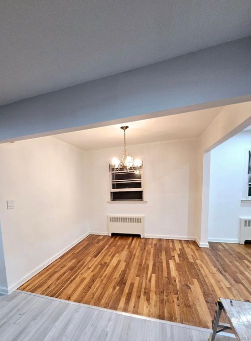 2nd-floor-7718 271st St, New Hyde Park, NY, 11040-1424 | Card Image