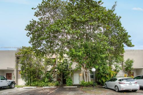 k-14329 Memorial Hwy, Miami, FL, 33161-2840 | Card Image