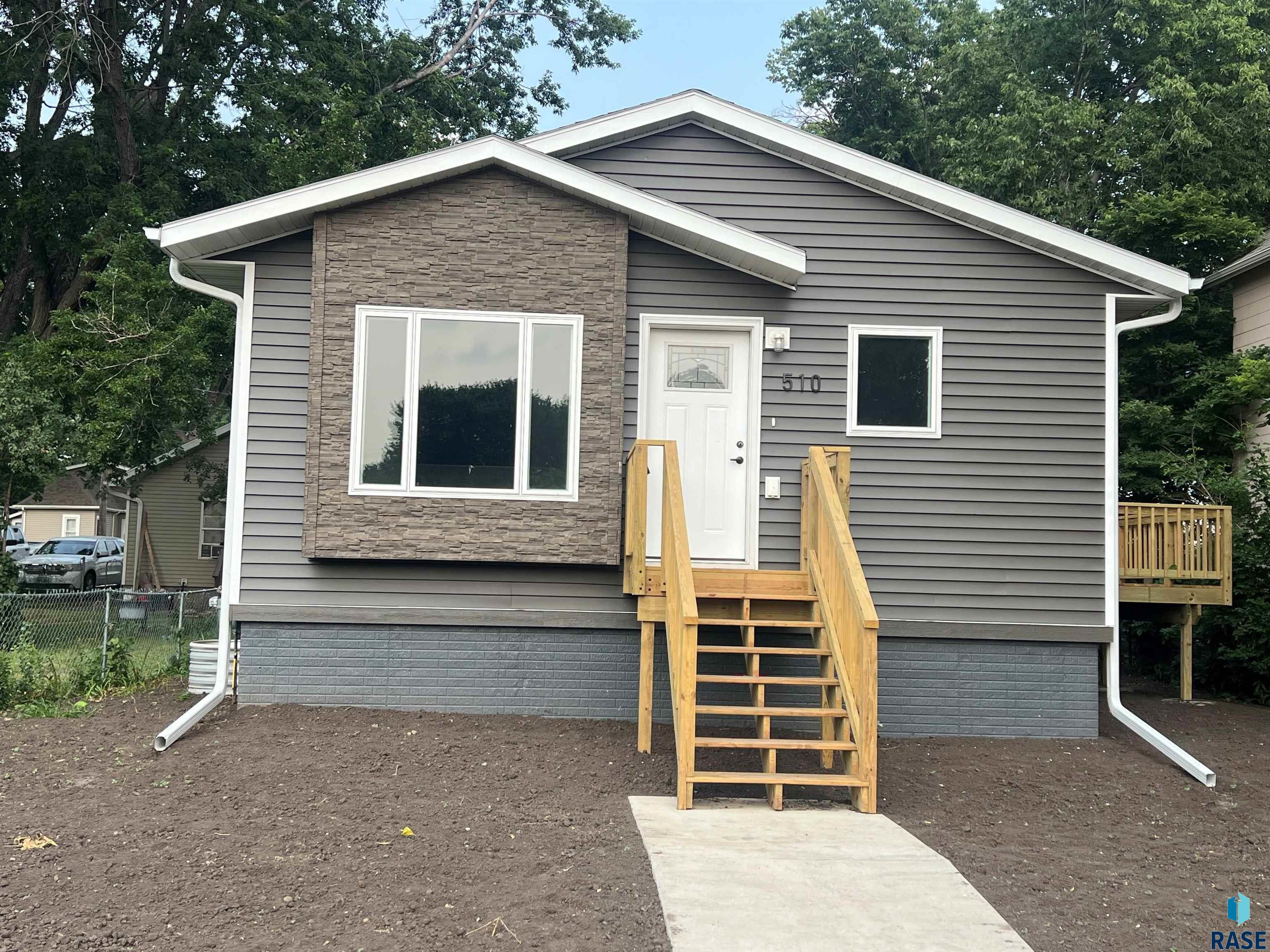 Nesmith Ave, Sioux Falls, SD 57103