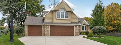 6585 Promontory Dr, Eden Prairie, MN, 55346-1916 | Card Image