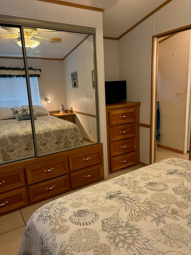 232Bedroom-closet | Image 10
