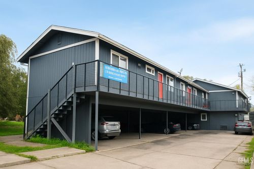 143 N F St, Porterville, CA, 93257-3576 | Card Image