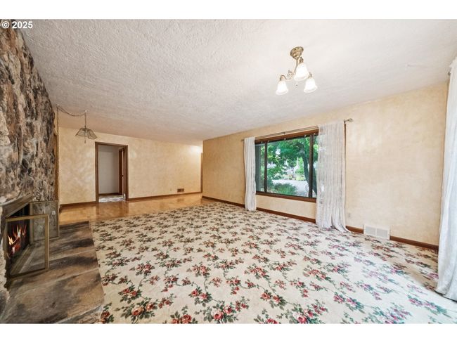 Living Room | Image 6