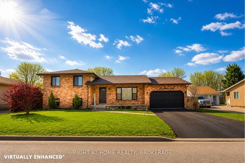 7698 Mulhern St, Niagara Falls, ON, L2H1B5 | Card Image