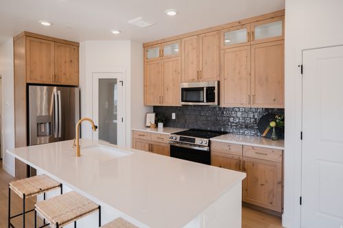 7-201-272 E 850 S, Spanish Fork, UT, 84660-2800 | Card Image