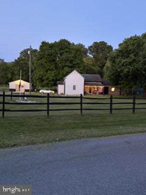 592 Willingham Rd, CHARLES TOWN, WV, 25414-6003 | Card Image