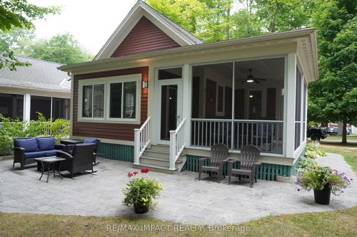 8 Pine Forest Lane, Prince Edward County, ON, K0K1P0 | Card Image