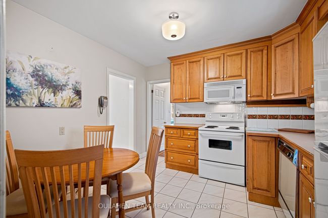 131 Florence Ave, House other with 5 bedrooms, 3 bathrooms and 2 parking in North York ON | Image 11
