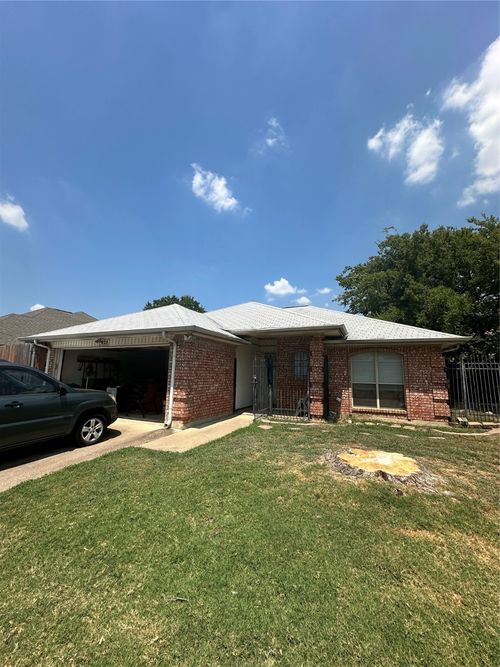 825 Meadowdale Rd, Arlington, TX, 76017-6415 | Card Image