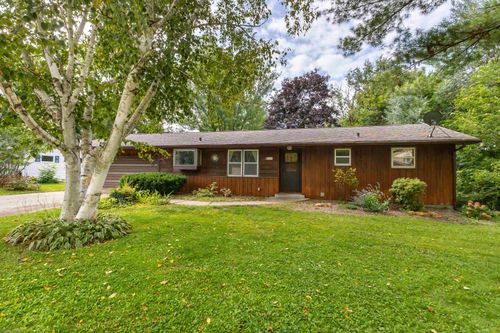 1225 Sunset Dr, Platteville, WI, 53818-1933 | Card Image