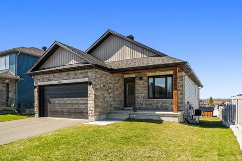 664 Bracewell St, Almonte, ON, K0A1A0 | Card Image