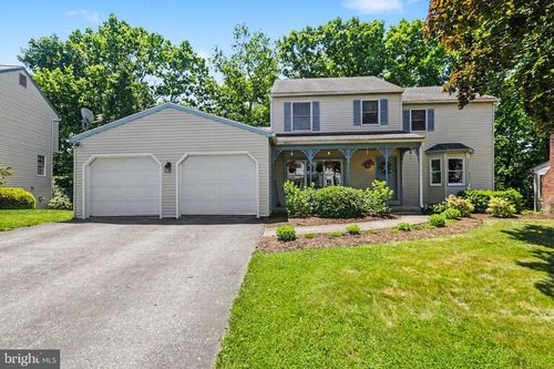 17 Victoria Way, Camp Hill, PA, 17011-1727 | Card Image