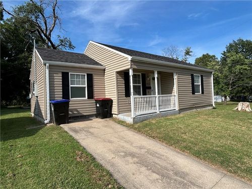 323 Hamilton St, Warrensburg, MO, 64093-2717 | Card Image