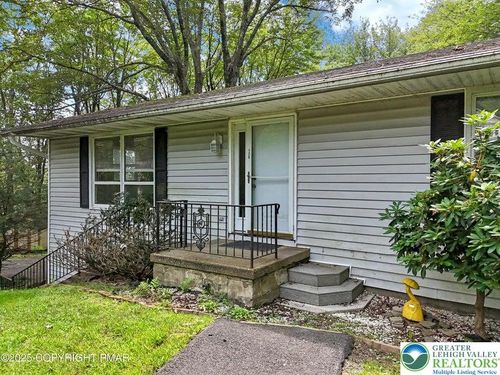 129 Winona Rd, Mount Pocono, PA, 18344-1122 | Card Image