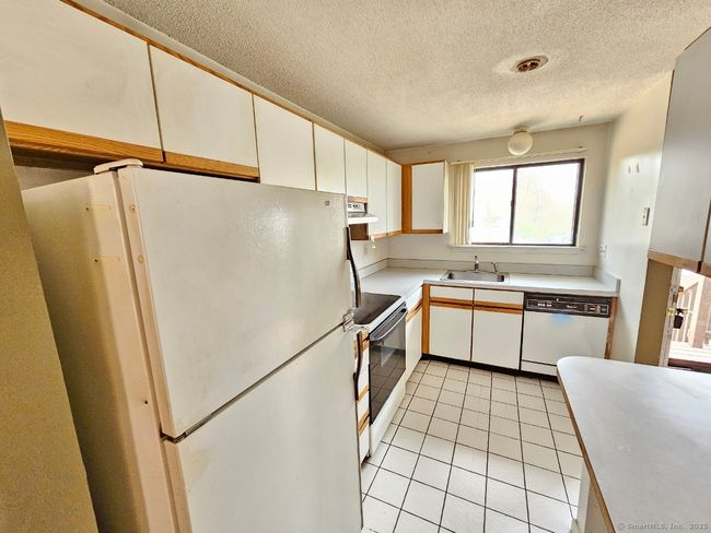 42 - 42 Spice Hill Dr, Condo with 2 bedrooms, 3 bathrooms and 2 parking in Wallingford CT | Image 6