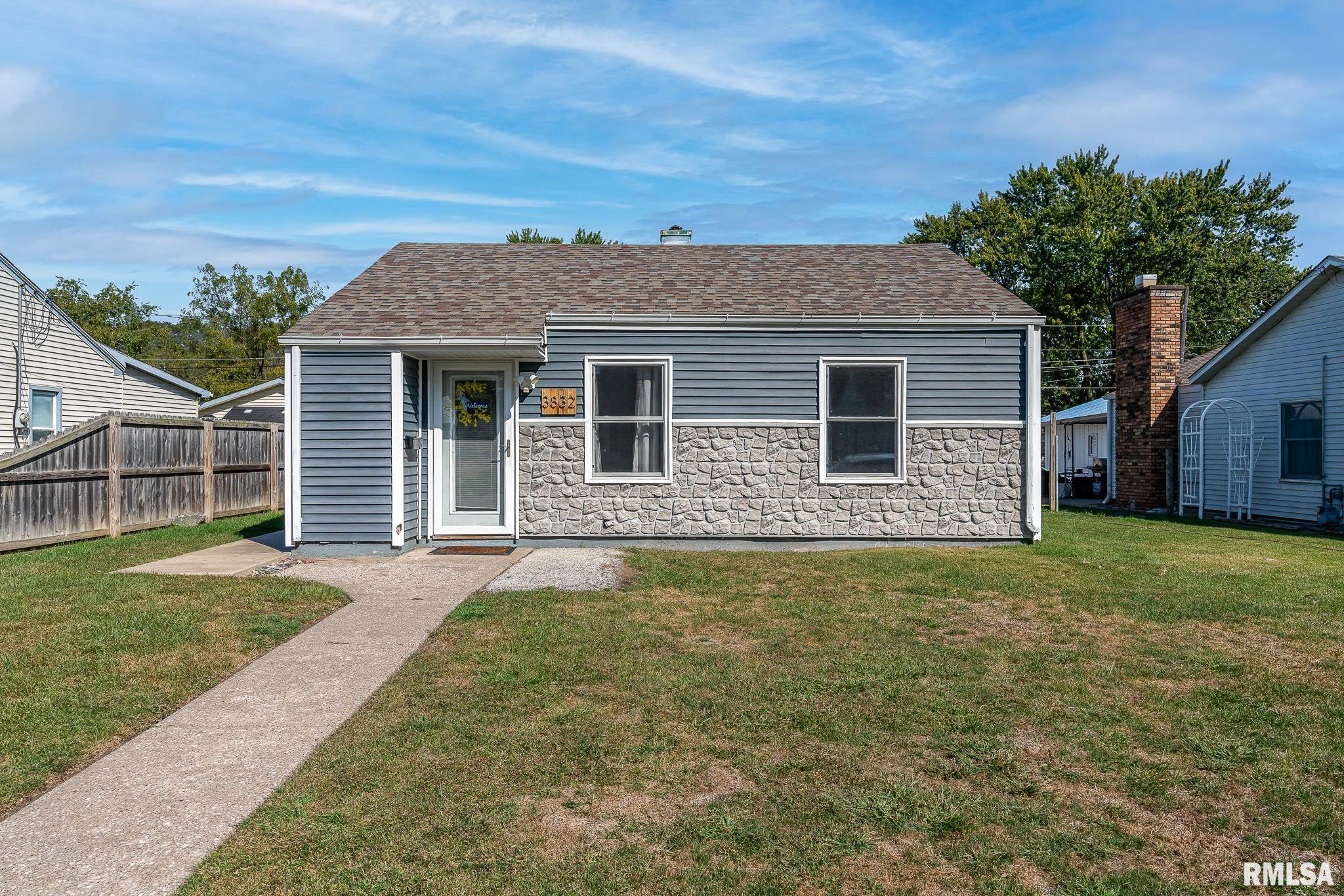 Pearl Ave, Davenport, IA 52802
